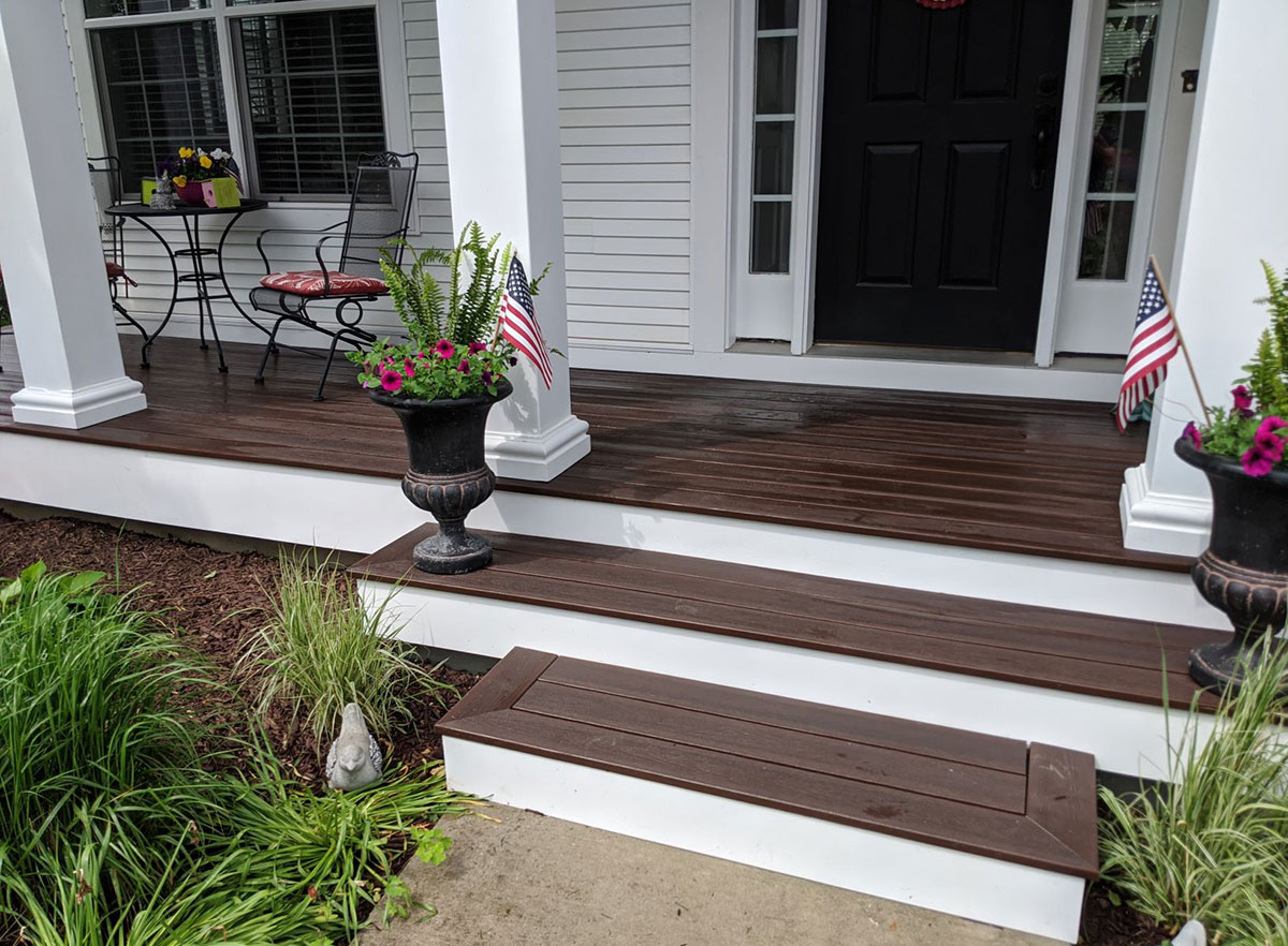 Image of entry landing featuring our Optima Dekk composite decking.