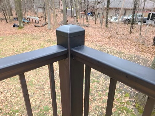 Image of Optima Plus Rail corner with post in bronze.